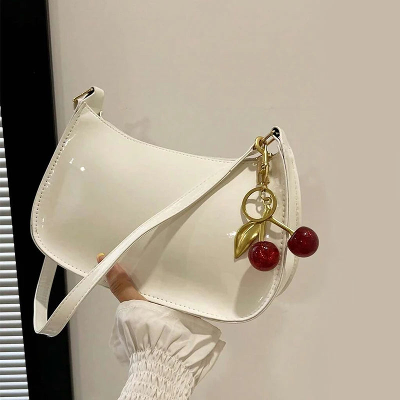 Bandolera de Mujer en Cuero PU con Dije de Cereza
