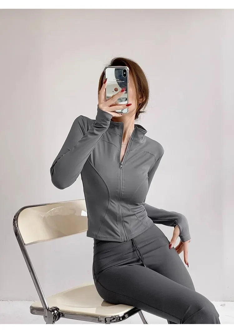 Campera Deportiva Mujer Slim Fit con Cierre y Secado Rápido