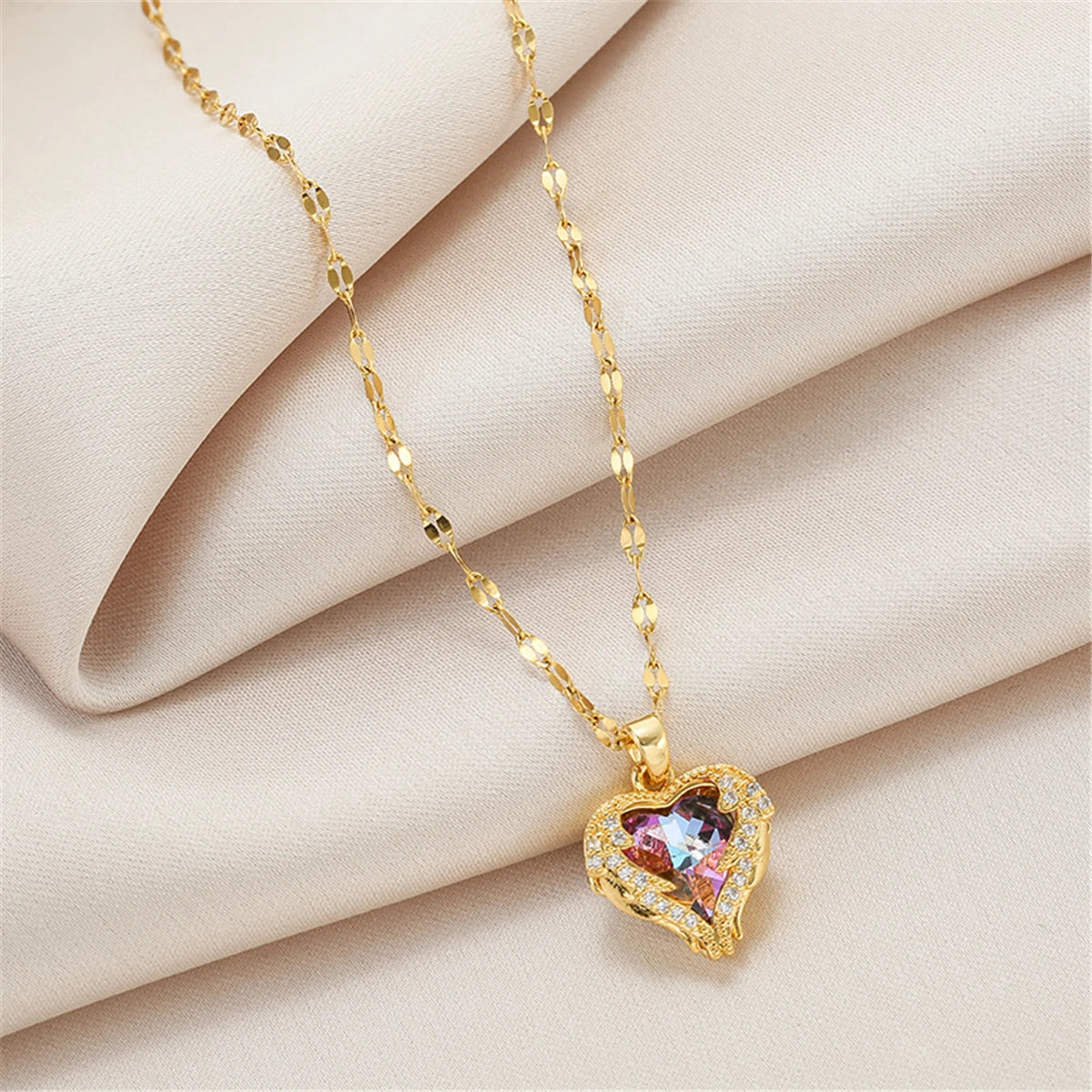 Collar con Dije de Corazón de Cristal en Acero Inoxidable
