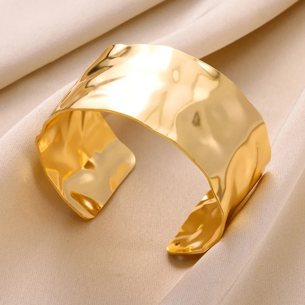Pulsera Brazalete Abierta de Acero Inoxidable Dorado con Diseño Clásico