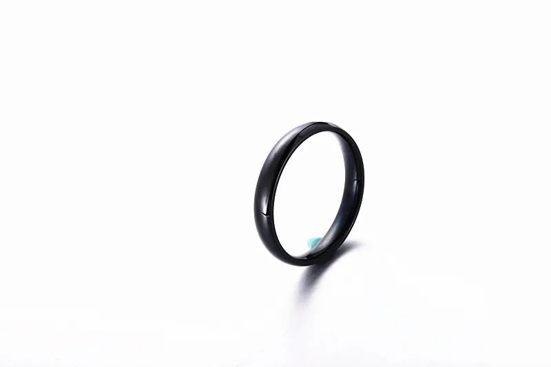 Anillo de acero inoxidable pulido en tonos dorado, rosa y negro