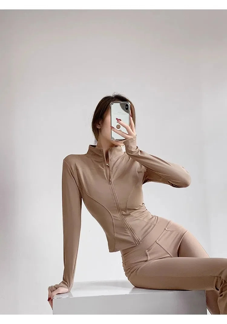 Campera Deportiva Mujer Slim Fit con Cierre y Secado Rápido
