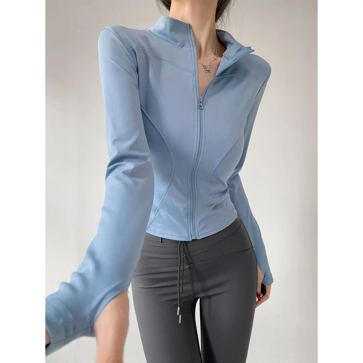Campera Deportiva Mujer Slim Fit con Cierre y Secado Rápido