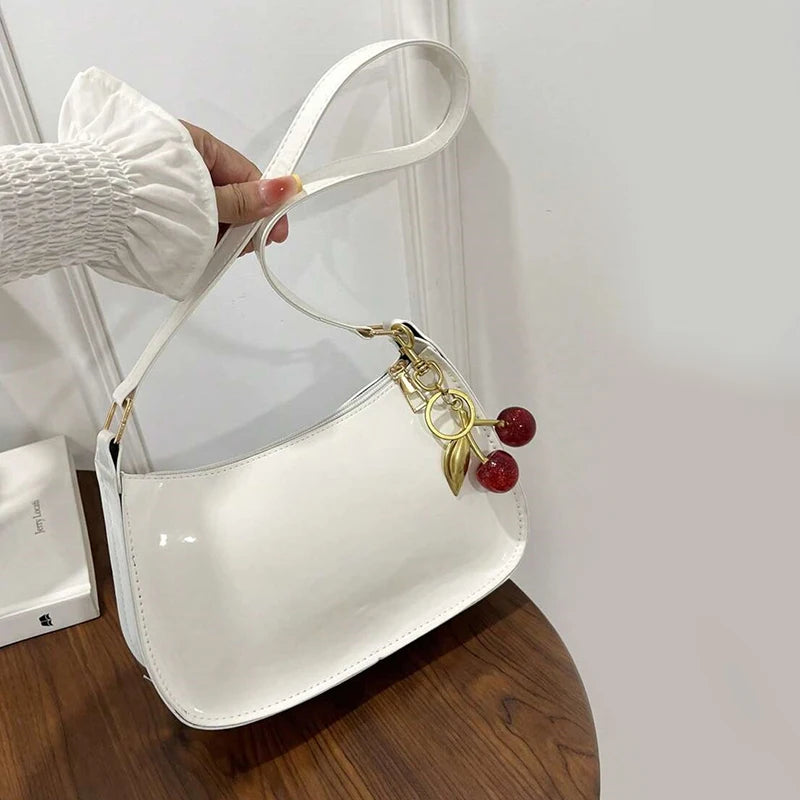 Bandolera de Mujer en Cuero PU con Dije de Cereza