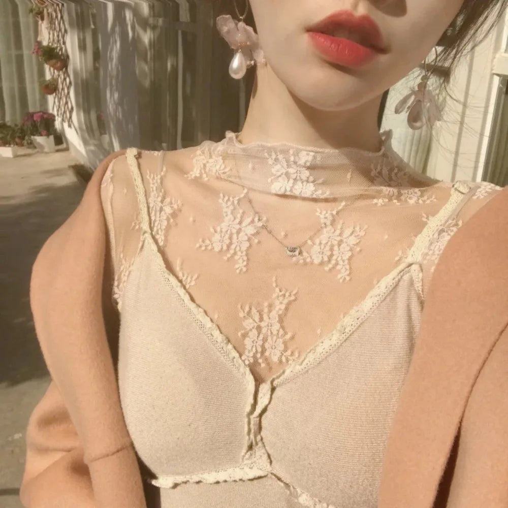 Remera de mujer transparente de encaje con manga larga