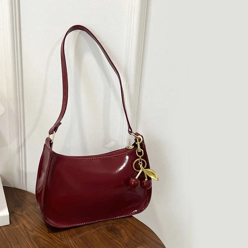Bandolera de Mujer en Cuero PU con Dije de Cereza