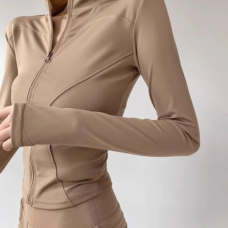 Campera Deportiva Mujer Slim Fit con Cierre y Secado Rápido