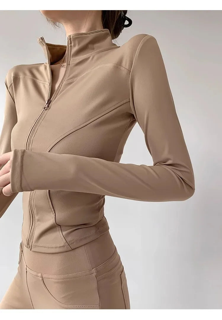 Campera Deportiva Mujer Slim Fit con Cierre y Secado Rápido