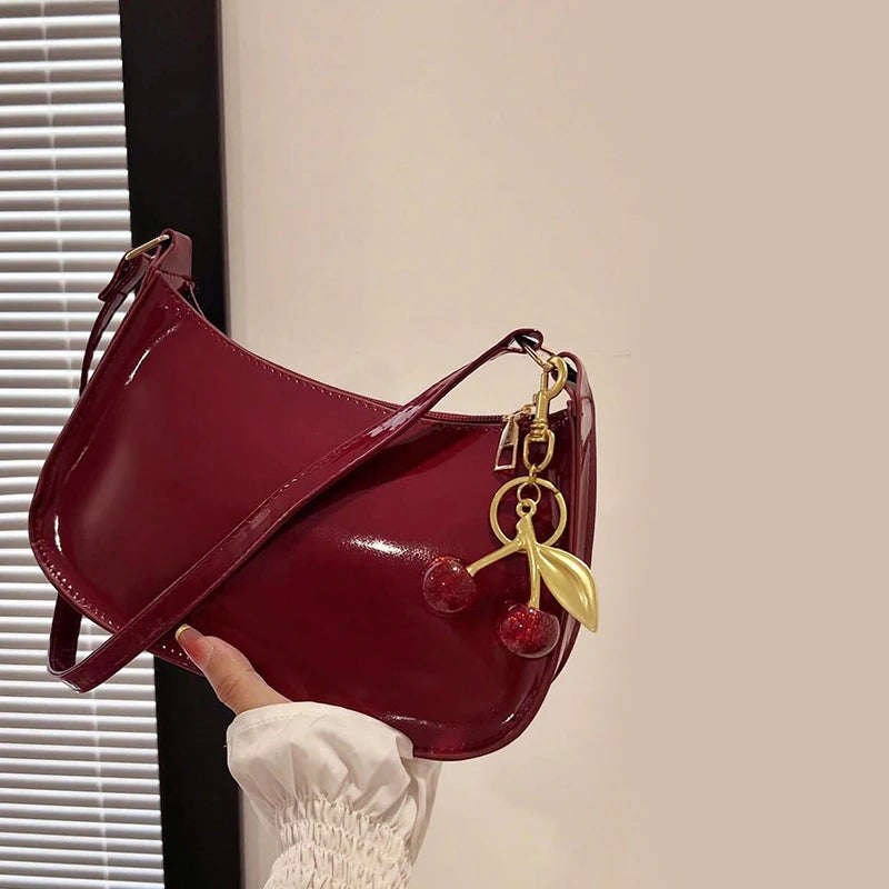 Bandolera de Mujer en Cuero PU con Dije de Cereza