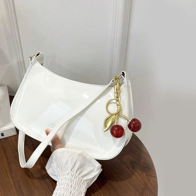 Bandolera de Mujer en Cuero PU con Dije de Cereza